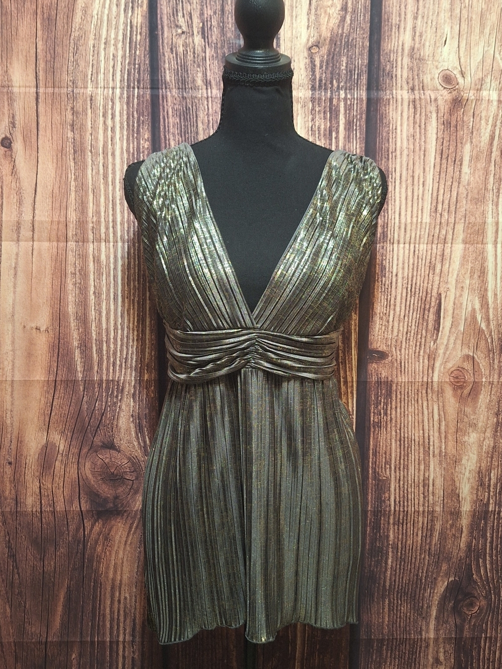 Daytrip Metallic Silver And Gold Pleated V-Neck Top Size Medium